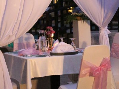 Candlelight Dinner Romantis di Tepi Kolam: Sensasi Makan Malam Elegan di Prime Plaza Hotel Sanur